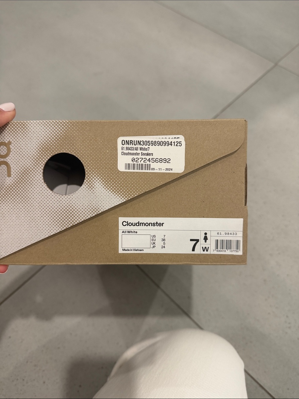 On Running White and Black Cloud-Inspired Sneakers - Picture 8 of 8